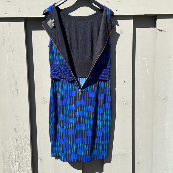 Taylor Swift Sleeveless Geometric BodyCon - Picture 7 of 11
